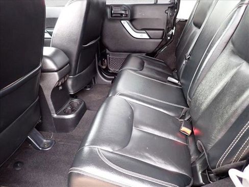 Used 2014 Jeep Wrangler Unlimited Rubicon w/ Connectivity Group AWD/4WD image 8