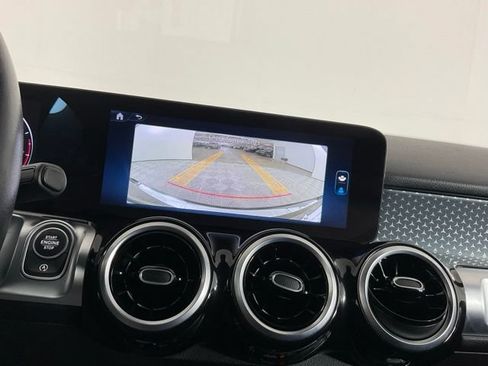 Used 2025 Mercedes-Benz GLB 250 image 23