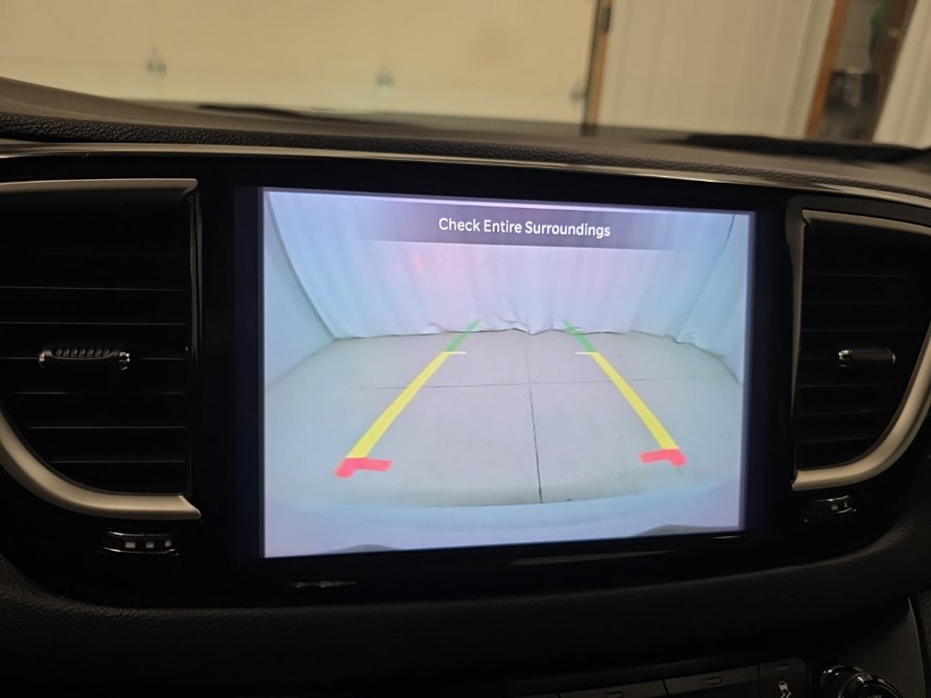 Used 2025 Chrysler Pacifica Select FWD image 20