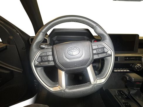 Certified 2025 Toyota Tacoma TRD Off-Road AWD/4WD image 12