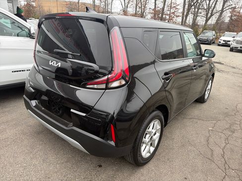 Used 2023 Kia Soul LX w/ LX Technology Package image 7