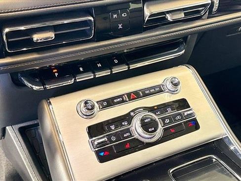 Used 2024 Lincoln Aviator AWD image 16