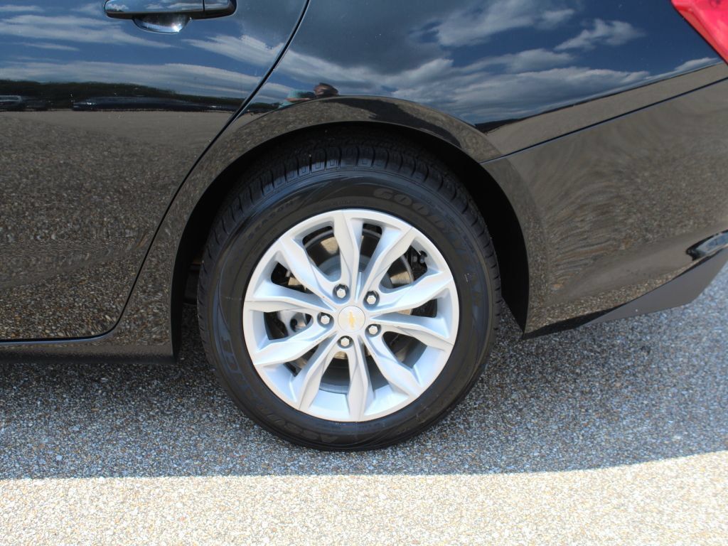 Used 2025 Chevrolet Malibu LT FWD image 17