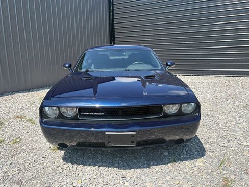 Used 2014 Dodge Challenger SXT RWD image 2