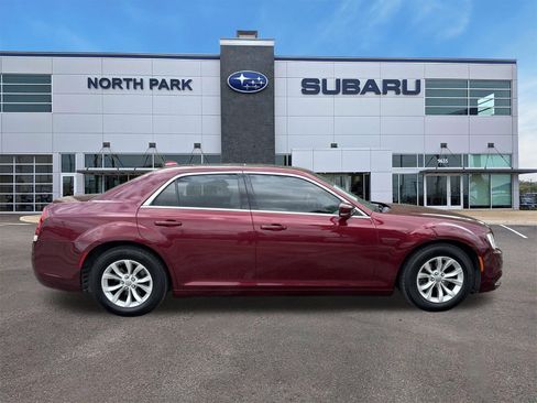 Used 2016 Chrysler 300 Limited RWD image 2