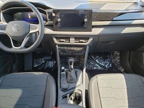 New 2026 Volkswagen Taos SE AWD/4WD image 9