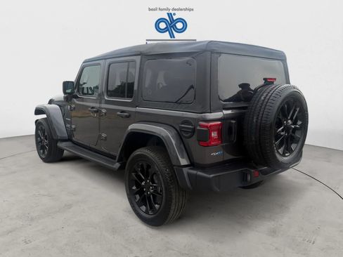 Used 2023 Jeep Wrangler Unlimited Sahara w/ Cold Weather Group AWD/4WD image 4