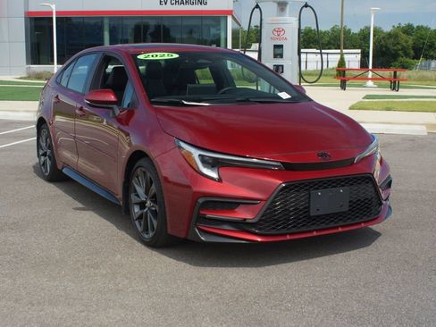 Used 2025 Toyota Corolla XSE FWD image 2
