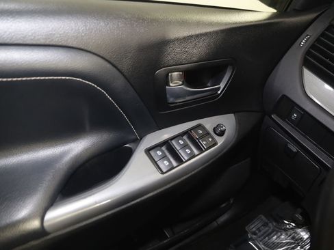 Used 2018 Toyota Sienna SE FWD image 28
