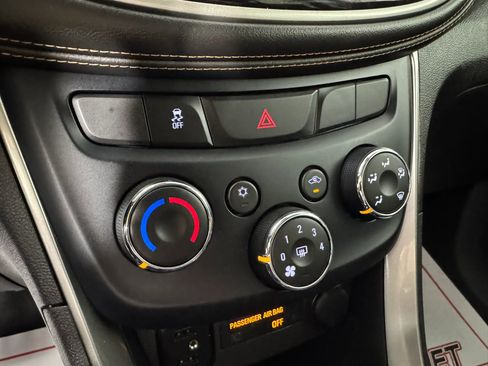 Used 2020 Chevrolet Trax LT AWD/4WD image 20