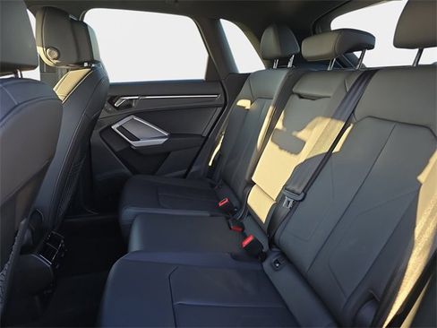 Certified 2024 Audi Q3 2.0T Premium Plus image 17
