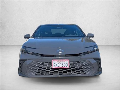 Used 2025 Toyota Camry SE image 2