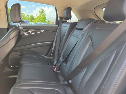 Used 2021 Lincoln Nautilus FWD image 16