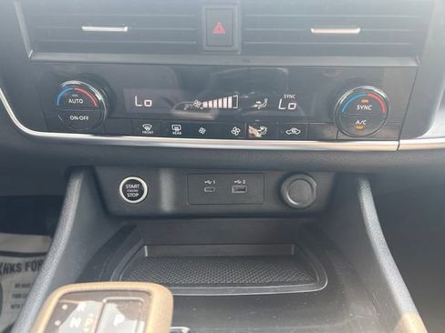 Used 2023 Nissan Rogue SV AWD/4WD image 18
