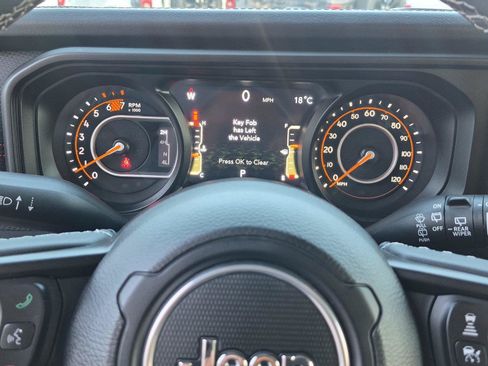 Certified 2025 Jeep Wrangler Unlimited Rubicon w/ Convenience Group AWD/4WD image 26