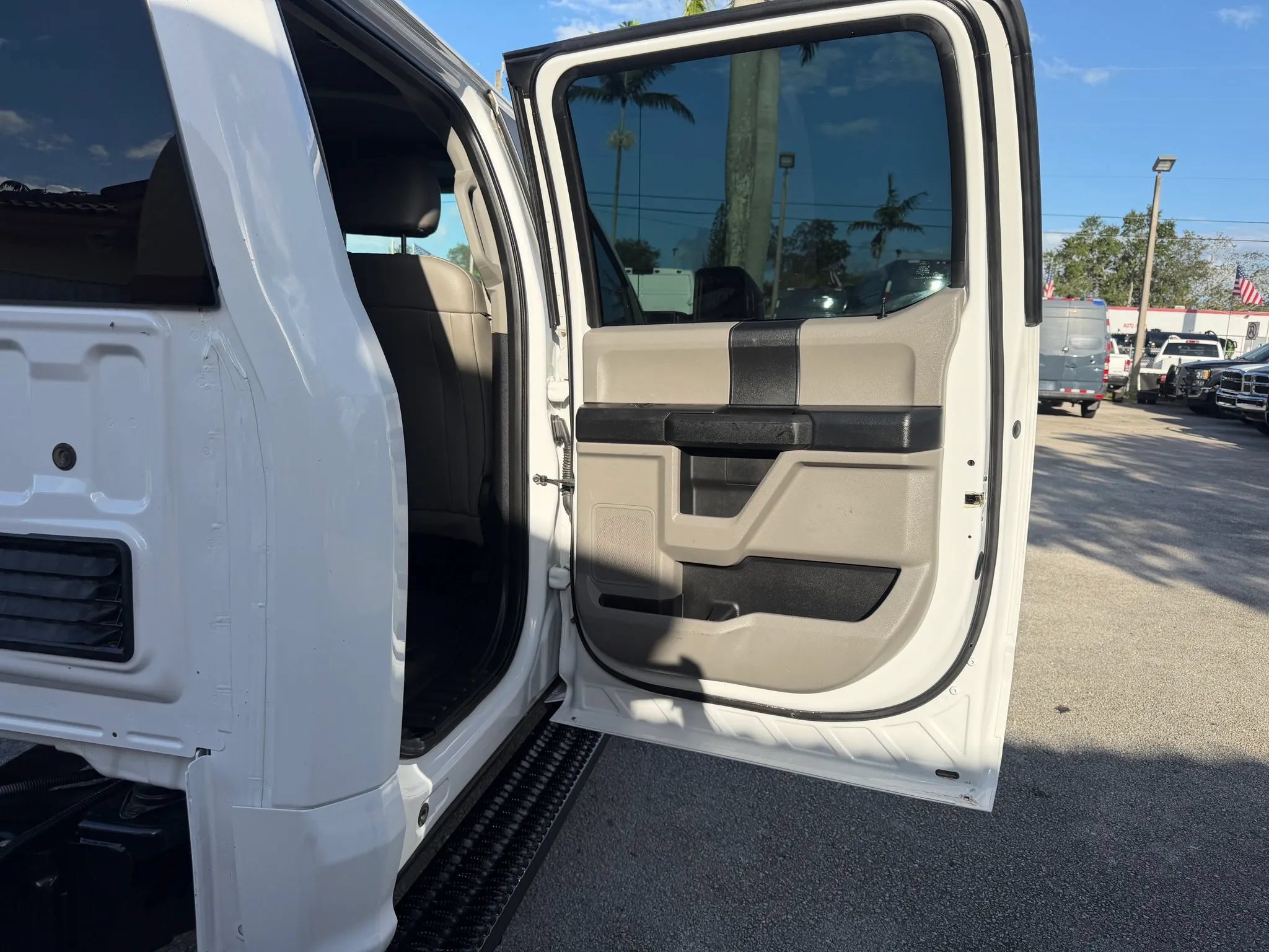 Used 2018 Ford F550 4x4 Crew Cab Super Duty image 17