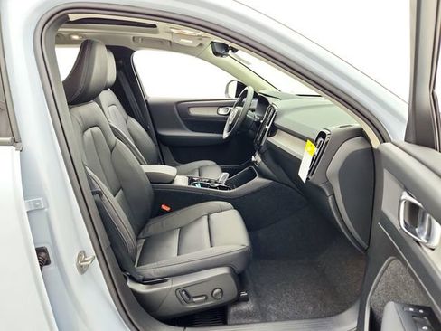New 2026 Volvo XC40 B5 Plus w/ Protection Package Premier image 18