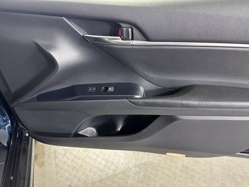 Used 2018 Toyota Camry SE image 9