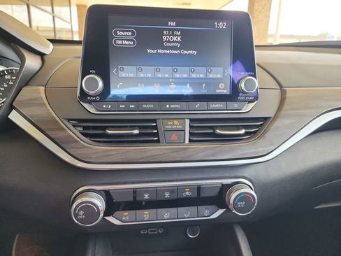 Used 2025 Nissan Altima 2.5 SV image 18