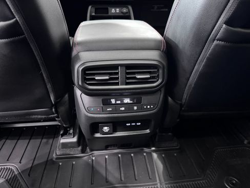 Used 2025 Honda Pilot TrailSport image 26
