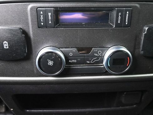 Used 2018 Ford Expedition XLT w/ Equipment Group 202A image 17