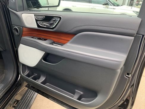 Used 2024 Lincoln Navigator Reserve image 15