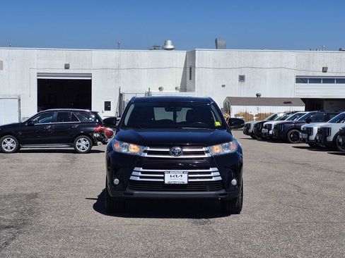 Used 2018 Toyota Highlander XLE image 4