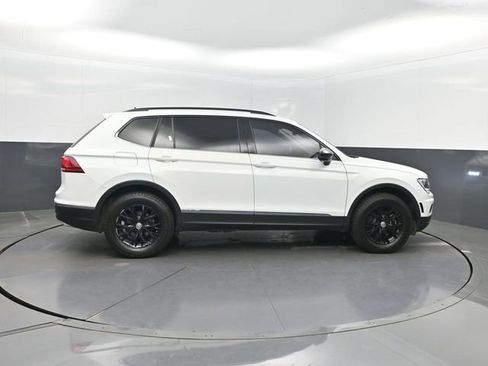 Used 2020 Volkswagen Tiguan SE image 33