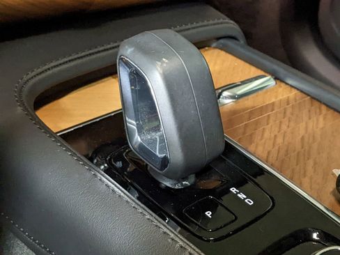 Certified 2024 Volvo XC90 B6 Plus w/ Protection Package Premier AWD/4WD image 19