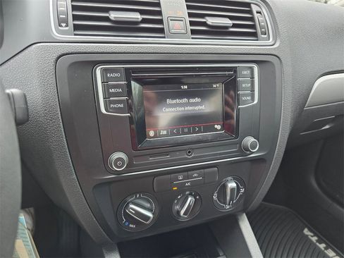 Used 2017 Volkswagen Jetta S image 28