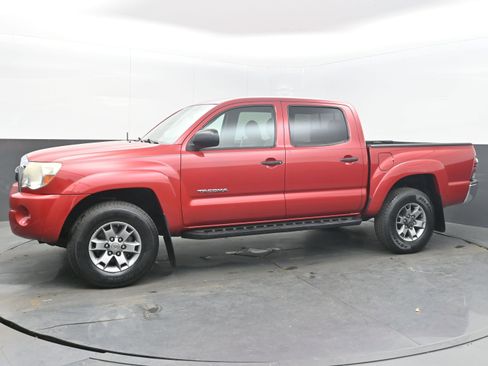 Used 2011 Toyota Tacoma PreRunner w/ SR5 Pkg #2 image 4