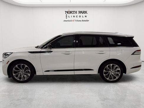 Used 2020 Lincoln Aviator Grand Touring w/ Equipment Group 302A AWD/4WD image 2