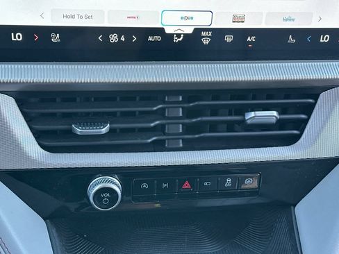 Used 2025 Ford Explorer Active w/ Active Comfort Package AWD/4WD image 22