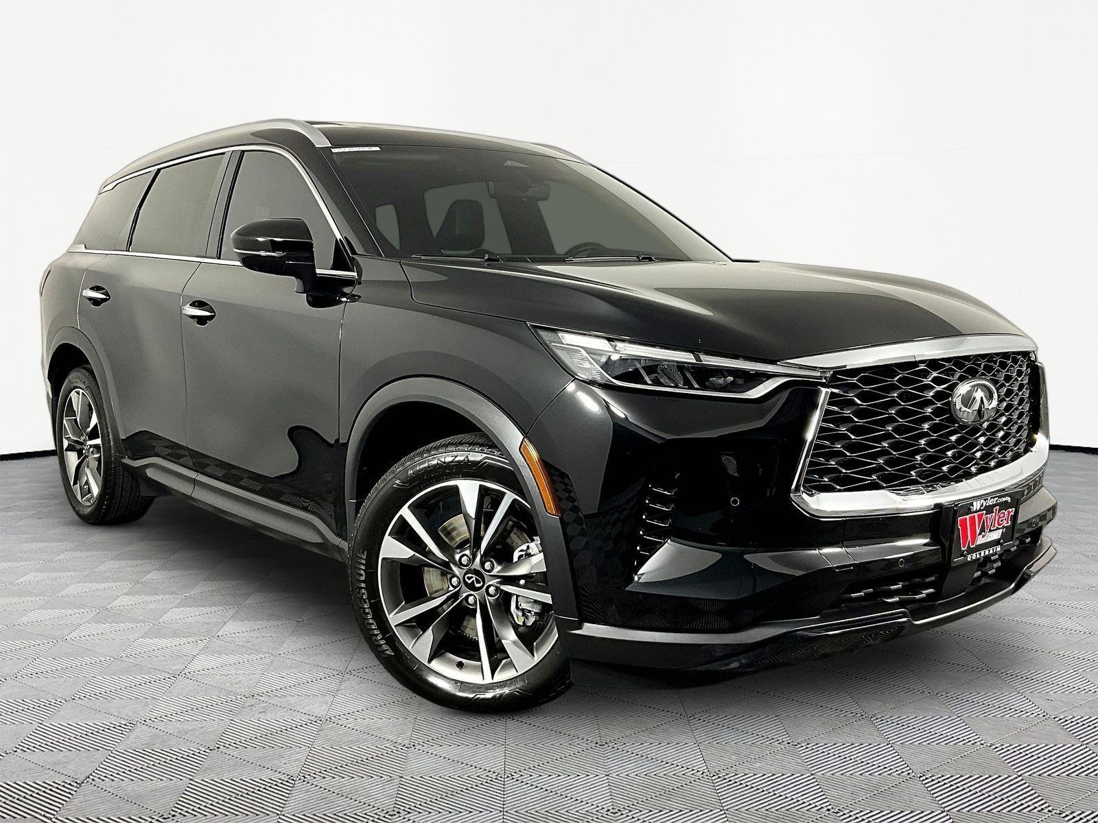 Used 2025 INFINITI QX60 Luxe w/ Vision Package AWD/4WD image 3