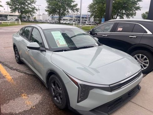 Used 2025 Kia K4 FWD image 1