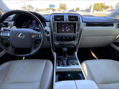 Used 2018 Lexus GX 460 Premium w/ Premium Package image 16