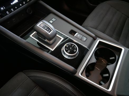 New 2025 Mitsubishi Outlander SE image 6