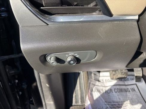 Used 2022 Chevrolet Traverse LS image 19