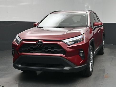 Used 2022 Toyota RAV4 XLE Premium FWD image 6