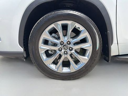 Used 2024 Toyota Highlander Limited image 44