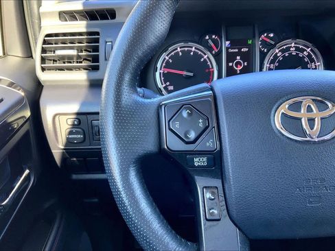 Used 2024 Toyota 4Runner TRD Off-Road Premium image 23