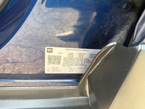 Used 2024 Chevrolet Trax LT w/ LT Convenience Package FWD image 32