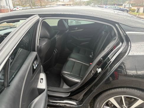 Used 2022 Nissan Maxima SV w/ Floor Mat Group FWD image 2