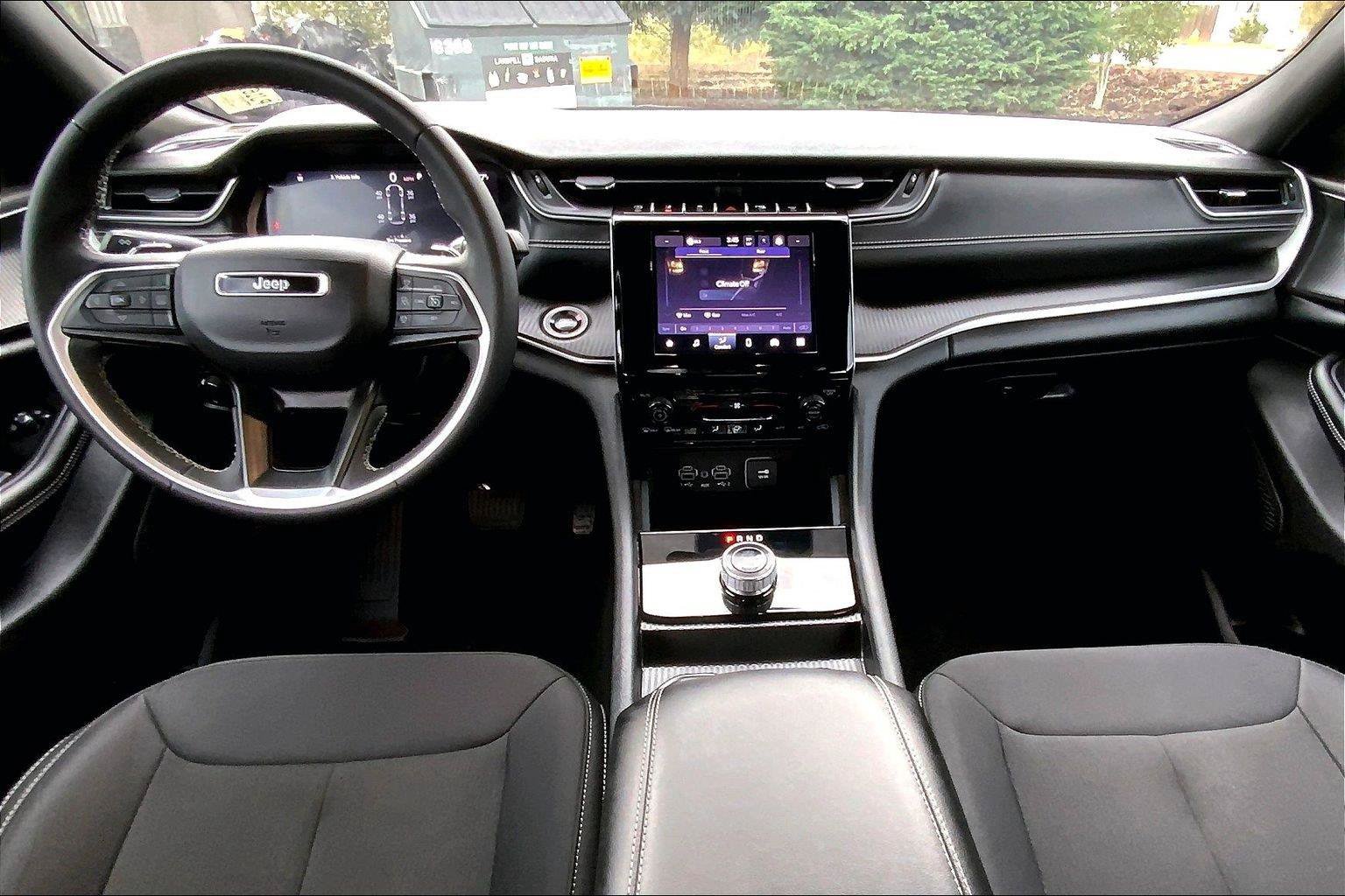 Certified 2025 Jeep Grand Cherokee L Laredo AWD/4WD image 15