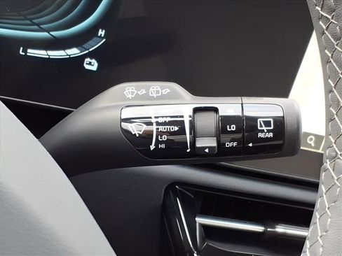 Used 2024 Kia Niro EX image 31