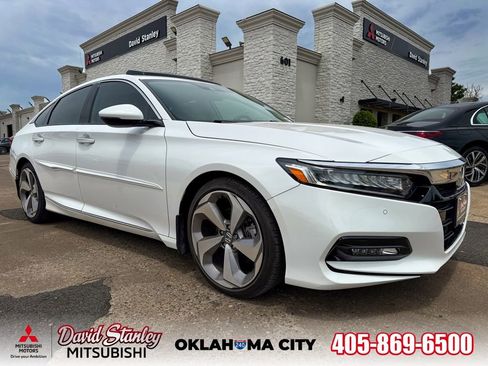 Used 2018 Honda Accord Touring image 1
