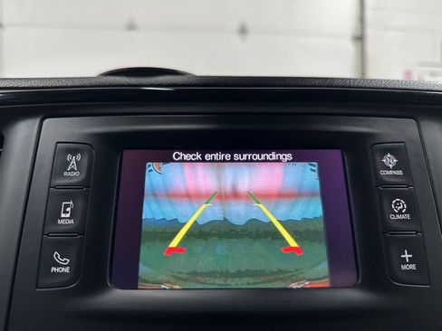 Used 2017 Chrysler Pacifica Touring-L FWD image 29