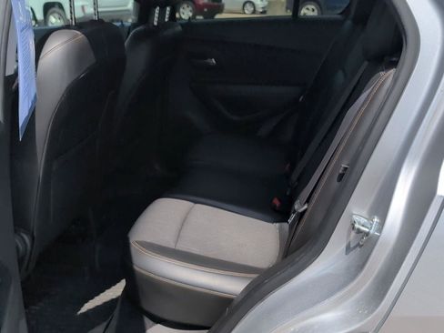 Used 2018 Chevrolet Trax LT w/ LT Convenience Package AWD/4WD image 14