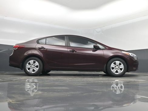 Used 2018 Kia Forte LX image 16