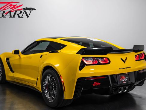 Used 2015 Chevrolet Corvette Z06 w/ 2LZ Preferred Equipment Group RWD image 11